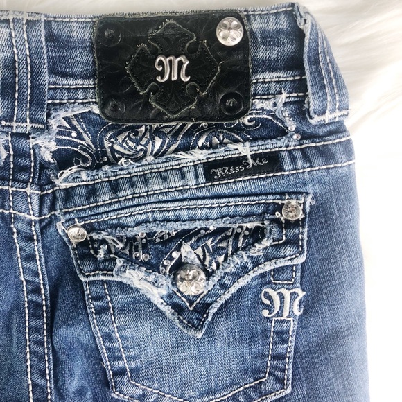 Miss Me Denim - Miss Me Jeans. Size 25
Inseam- 27 inches
Rise- 6.5